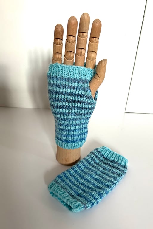Wrist warmers hand knitted in shades of blue