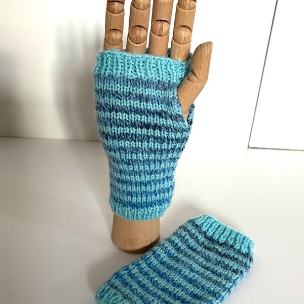 Wrist warmers hand knitted in shades of blue