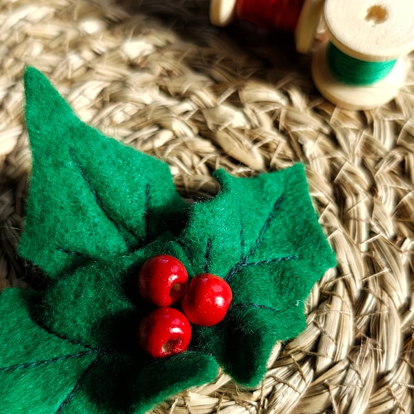 Christmas Berry Felt Hair Clips – Set of 2 – Festive Hair Accessories