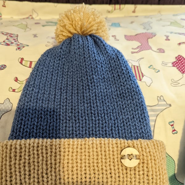 Child's bobble hat beanie hat