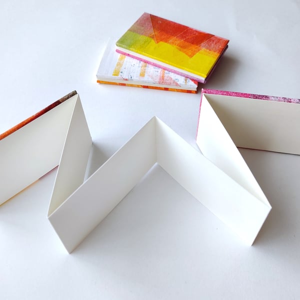 6 x 10 cm mini books, accordion style