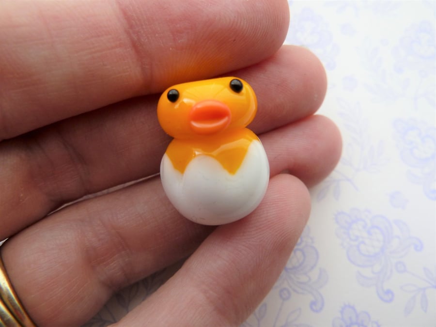 lampwork glass chick in an egg bead