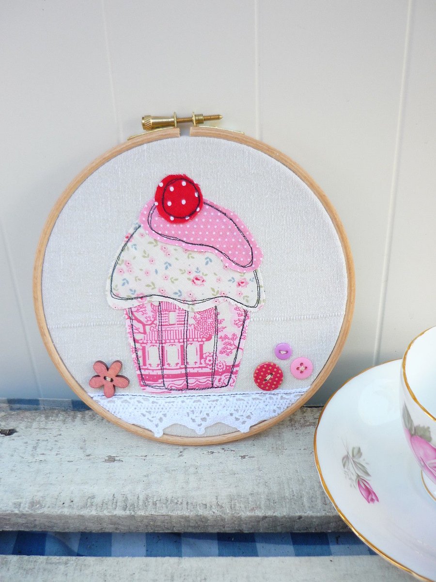 CUPCAKE Embroidery Hoop ART WORK Canvas Handmade CRAFT Shabby Chic Tea PARTY