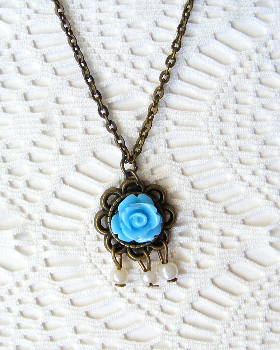 SALE! 50% off! Dainty Pendant Necklace with Resin Flower