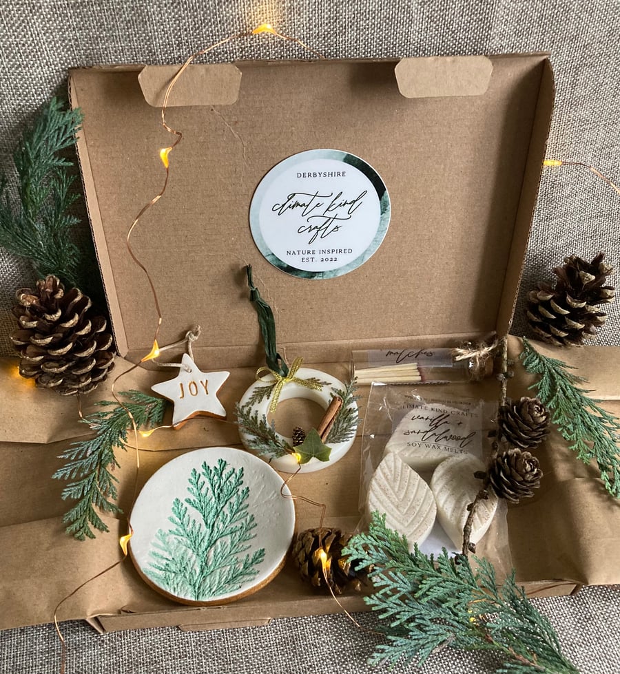 Luxury classic Christmas decoration and home fragrance gift set