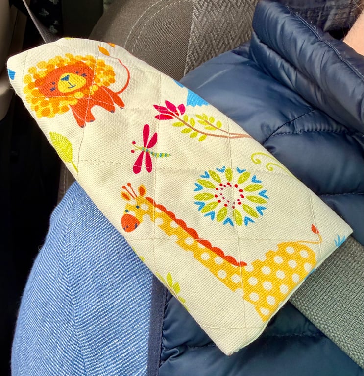 Pair of quilted seatbelt pads - colourful jungle print