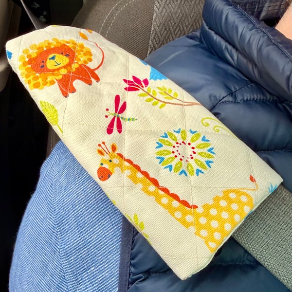 Pair of quilted seatbelt pads - colourful jungle print