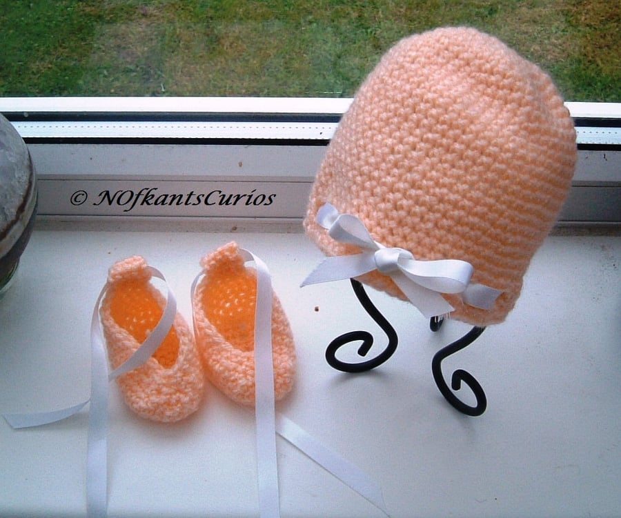 Newborn Peaches & Cream! Crocheted Hat & Ballet Shoes Set for Newborn Babe!