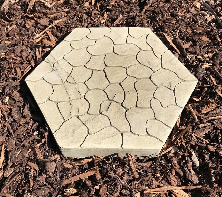 Slate Design Stepping Stone Insect Drinker