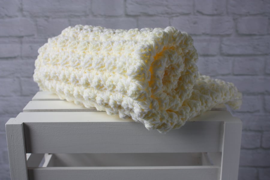 Crochet Baby Blanket in Yellow and white 