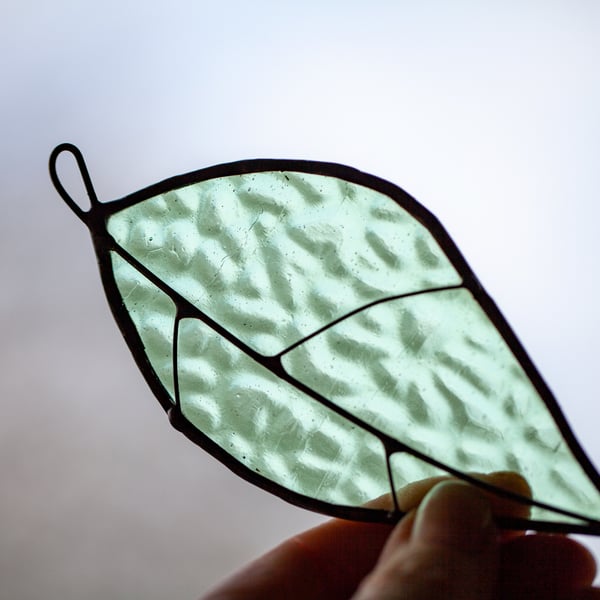 Green leaf stained glass suncatcher