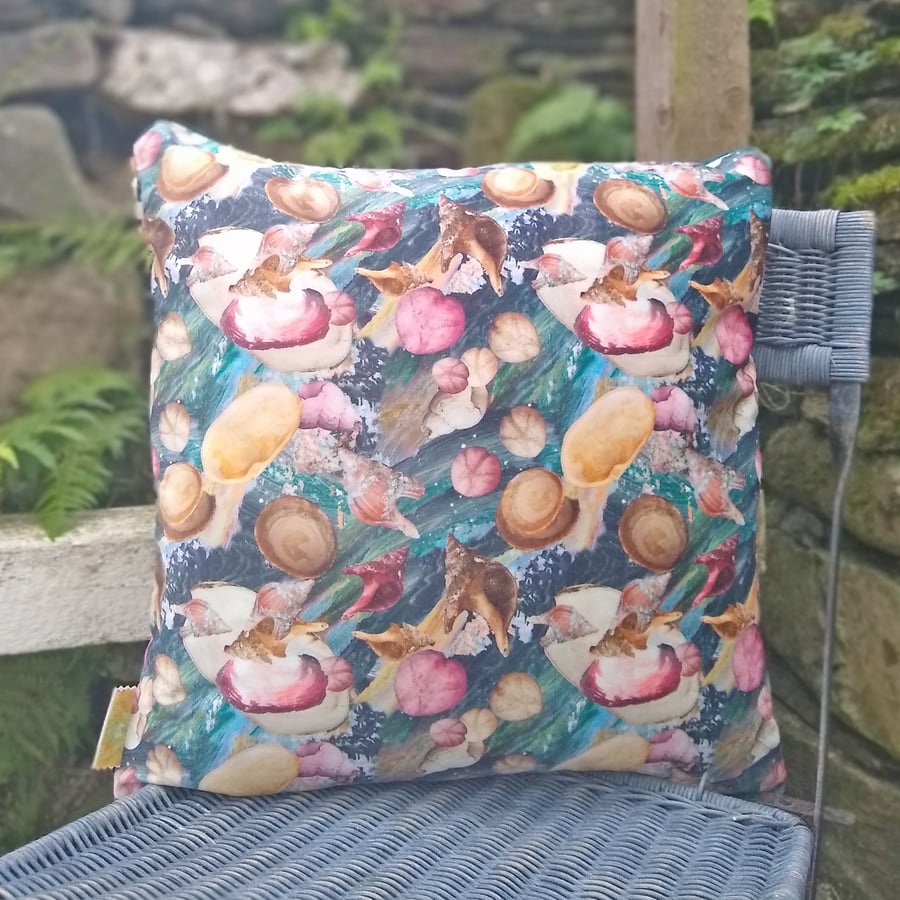 Velvet shell design cushion cover