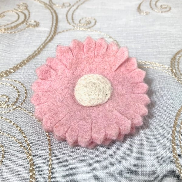 Pale Pink Daisy Brooch Seconds Sunday