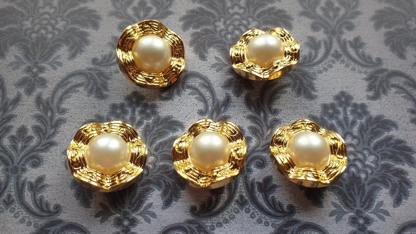 3 4" 19mm 30L Gold Sprayed pearl Button x 3 Buttons