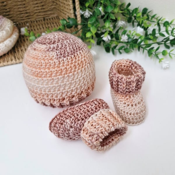 Pecan Pie Crochet Baby Hat & Booties Set - Newborn & 0-3 Months