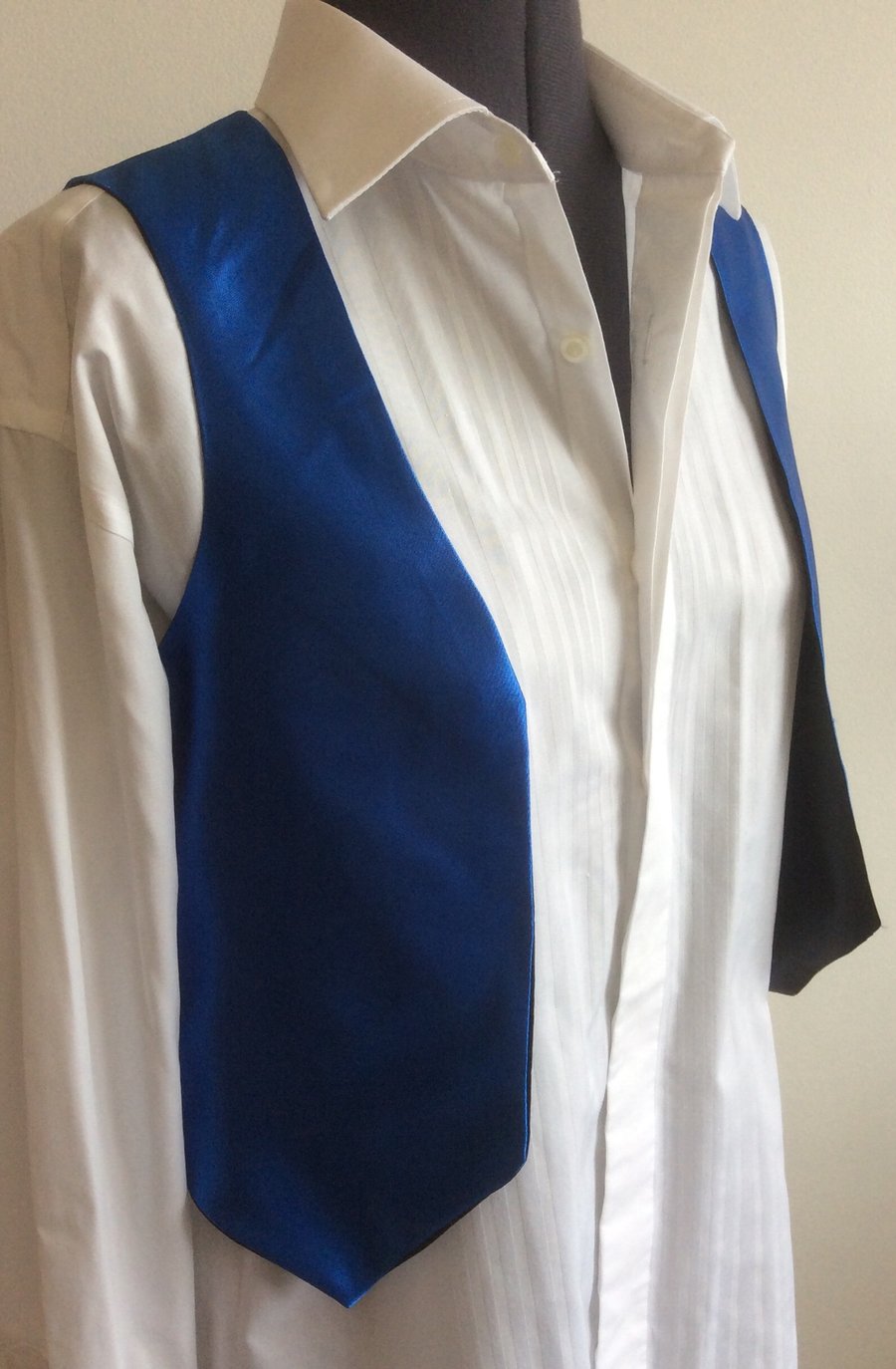  Sleeveless jacket, waistcoat, blue satin