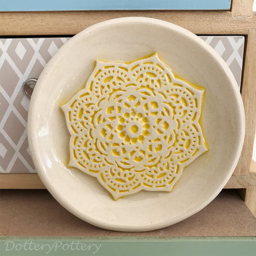 Small ceramic trinket dish with lace pattern yellow