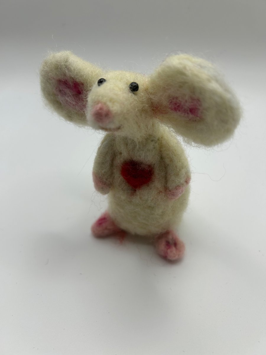 Needle felted mouse 4" high
