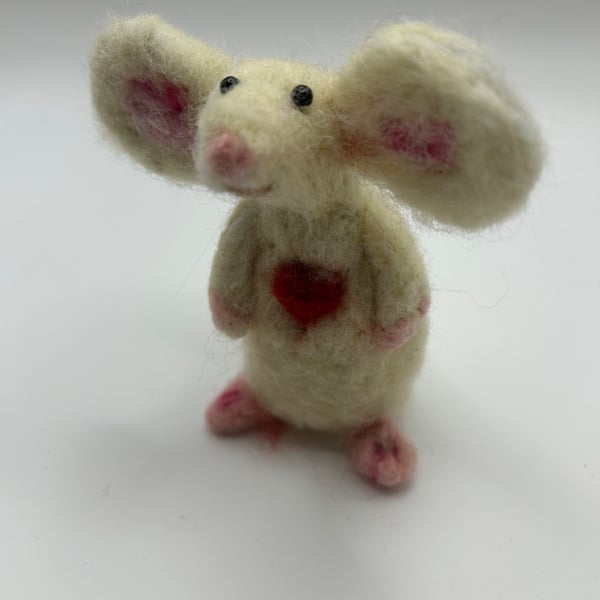 Needle felted mouse 4" high