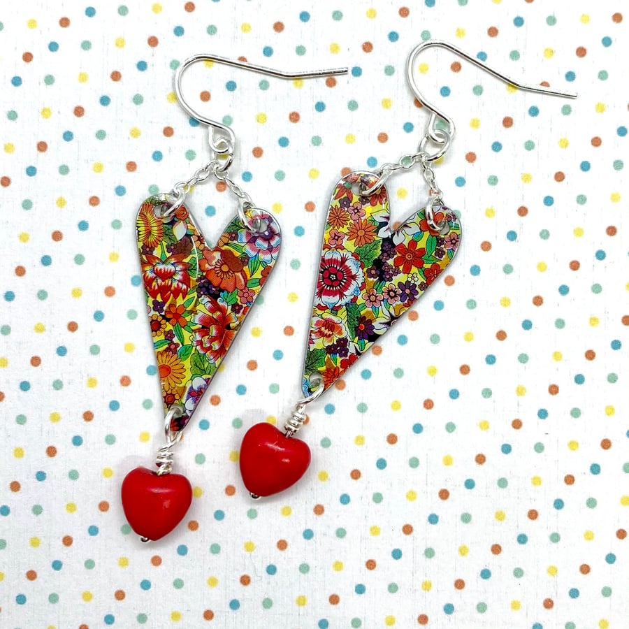 Vintage tin multicoloured ditsy flower heart shaped beaded earrings