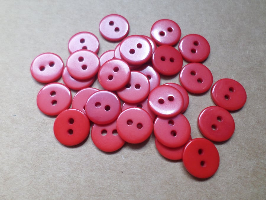 30 x 2-Hole Resin Buttons - Round - 11mm - Red 