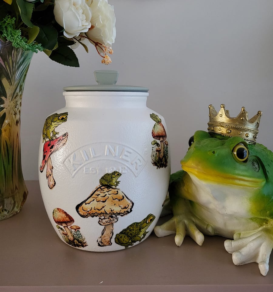 Frog hand painted and decoupaged  2ltr Kilner jar 