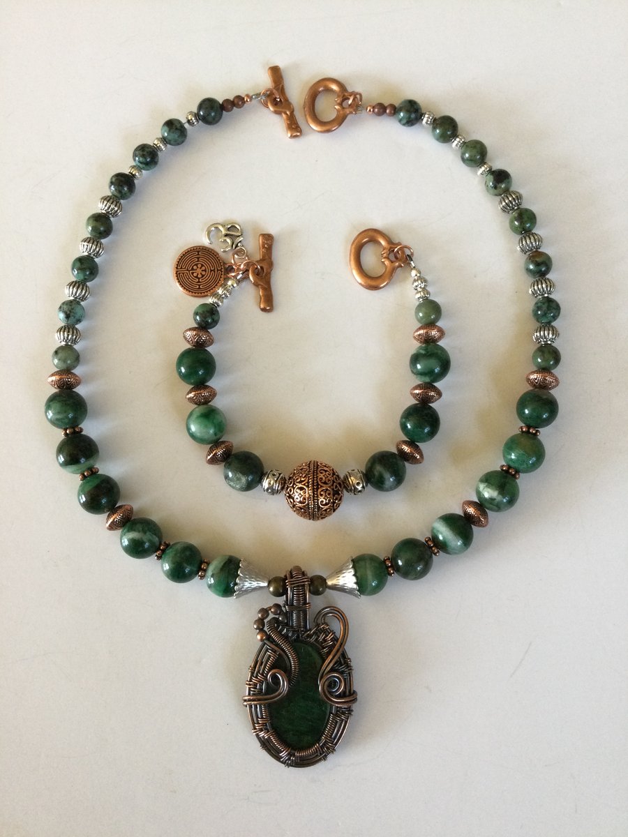 Malachite, aventurine and copper pendant necklace with matching bracelet 