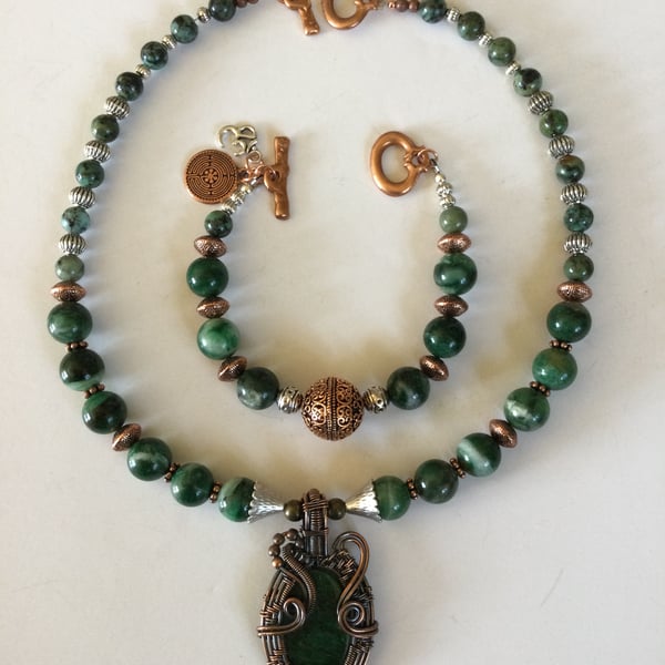 Malachite, aventurine and copper pendant necklace with matching bracelet 