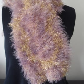 Fabulous Soft And Fluffy Pale Pink With A Splash Of Gold Scarf (R918)