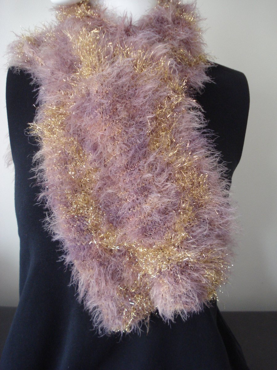 Fabulous Soft And Fluffy Pale Pink With A Splash Of Gold Scarf (R918)