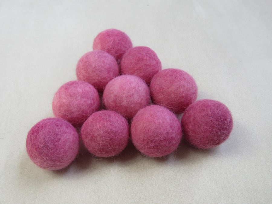 10 2cm Brazilwood Pink Natural Dye Felt Balls