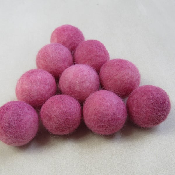 10 2cm Brazilwood Pink Natural Dye Felt Balls