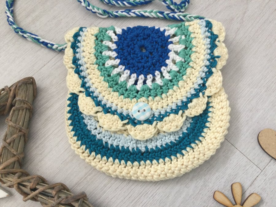 Adorable crochet across the body bag for a little girl