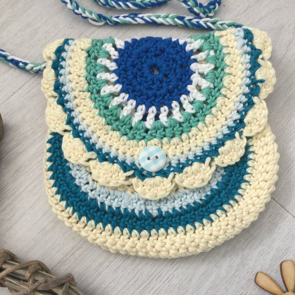 Adorable crochet across the body bag for a little girl