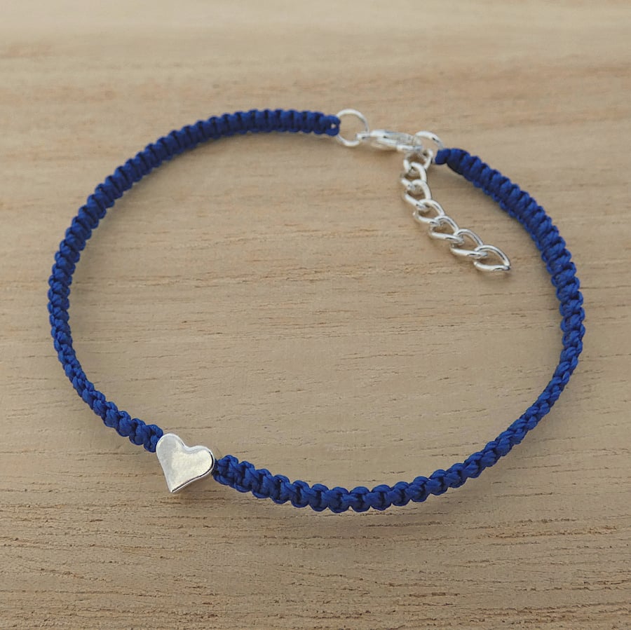 Blue macrame 7.25" adjustable bracelet. Ref 328