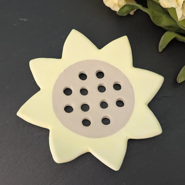 Ceramic pastel yellow small flower frog
