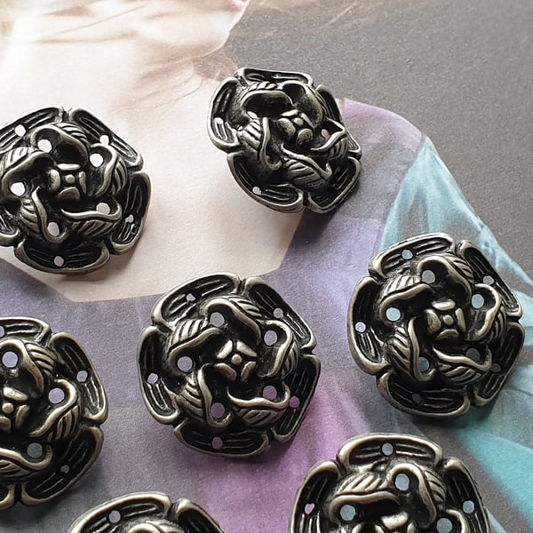 1" 25mm 40L medium weight Antique Silver shank Buttons from Italy