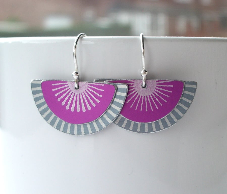 Fan earrings in grey and pink with sunburst pattern