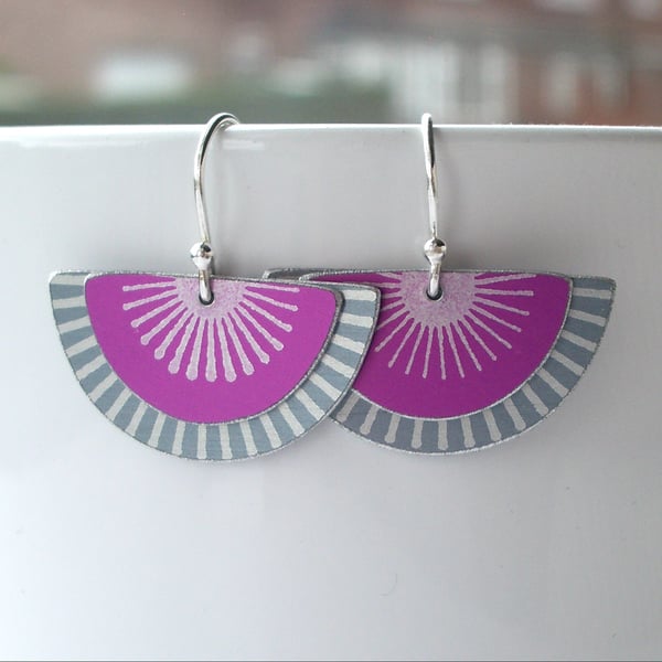 Fan earrings in grey and pink with sunburst pattern