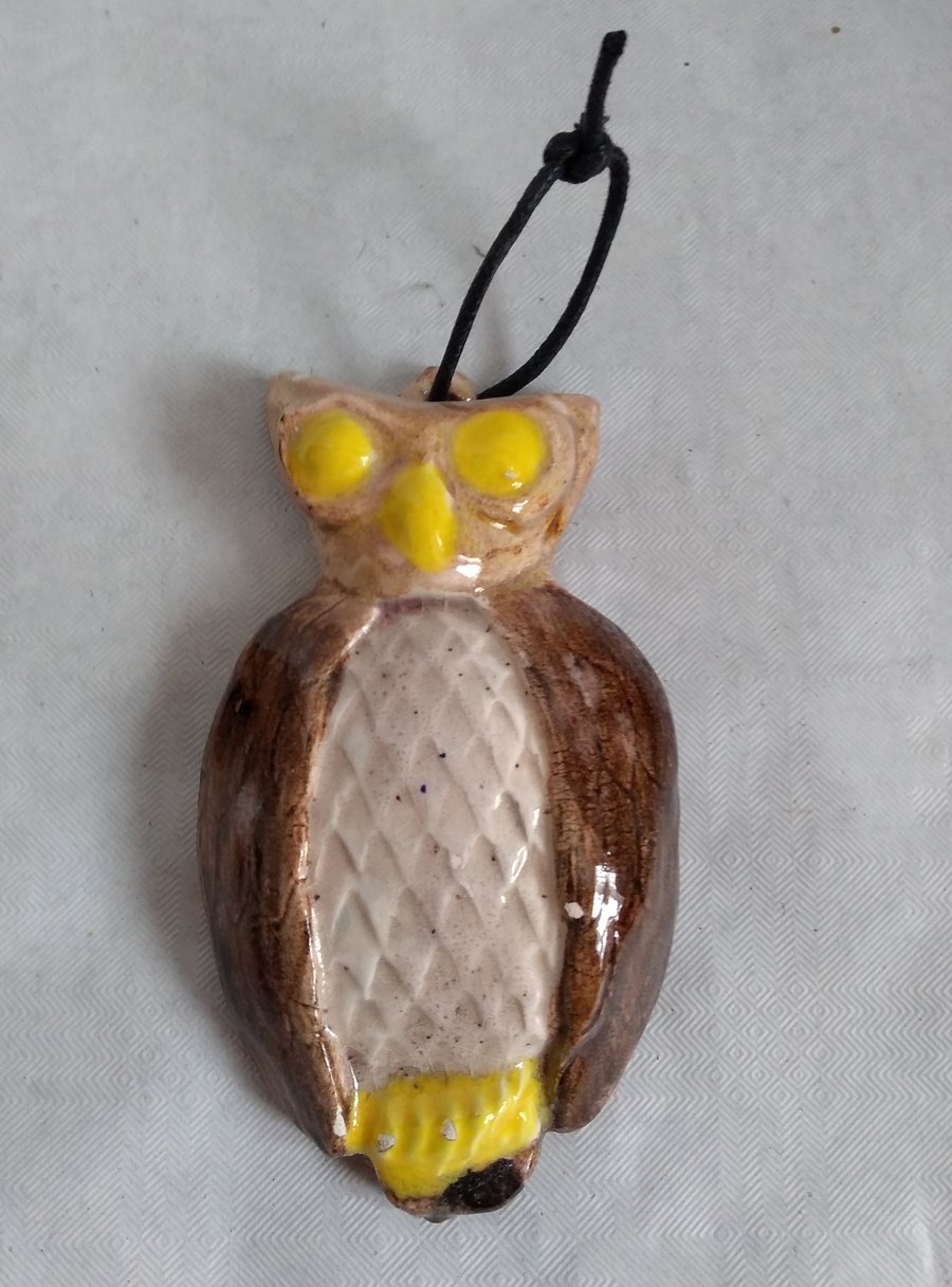 SMALL CERAMIC OWL. WALL HANGING 10 CMS HIGH 5 CMS WIDE