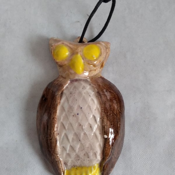 SMALL CERAMIC OWL. WALL HANGING 10 CMS HIGH 5 CMS WIDE