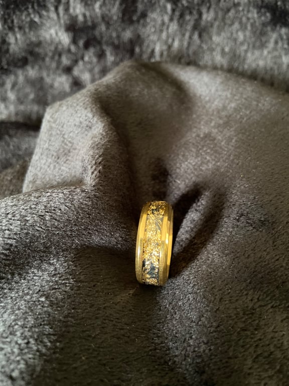 Resin ring with black and gold