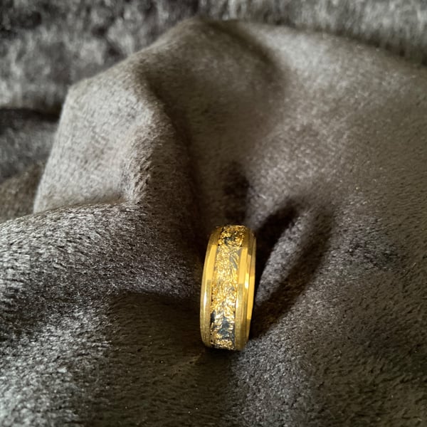 Resin ring with black and gold