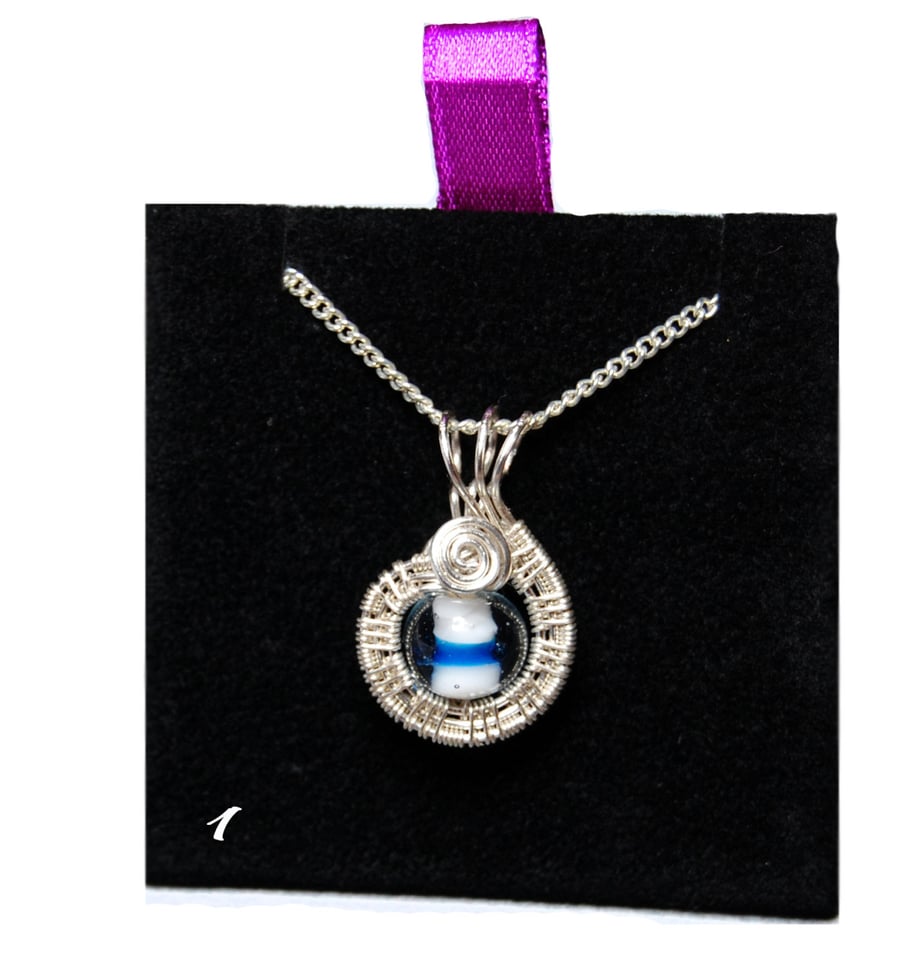 Single bead pendant; silver plated copper wire;hand made present;elegant pendant