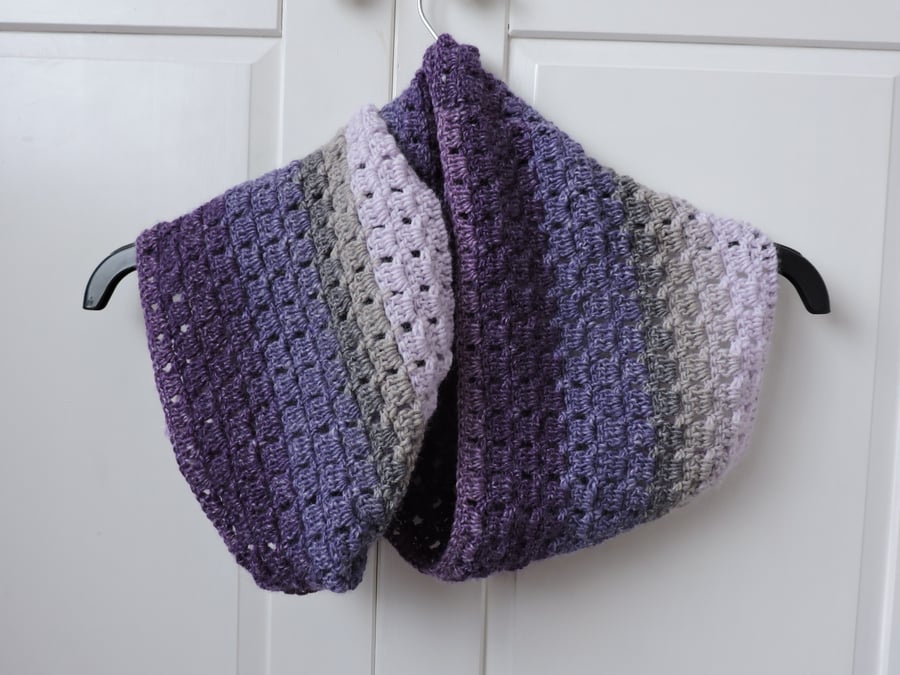  Infinity Scarf Crochet in purple, lavender, pale pink
