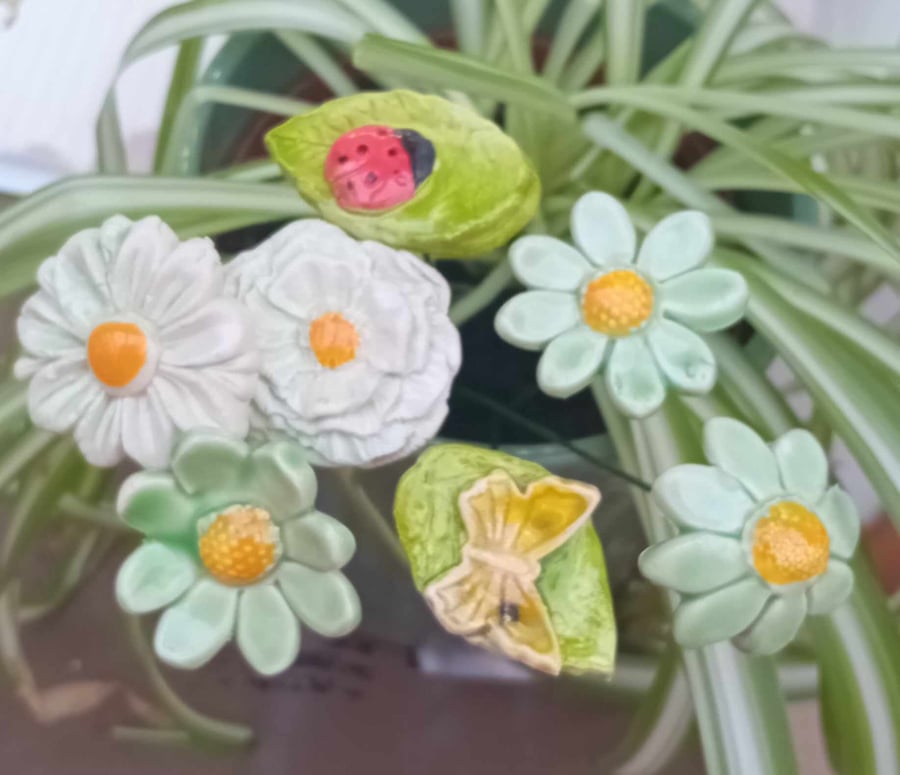 Ceramic handmade flowers