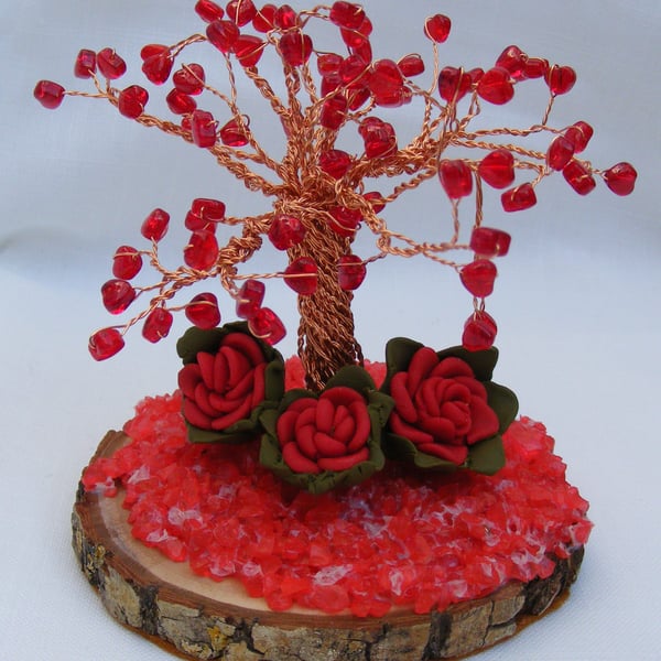 Red heart tree and roses decoration