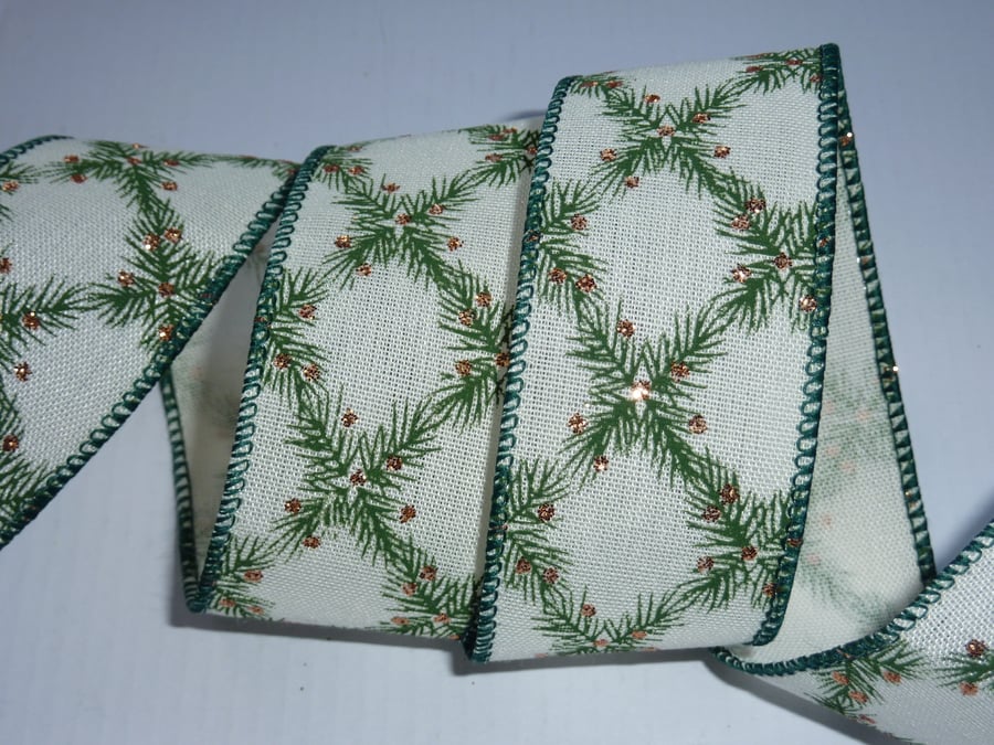 1 Metre Wire Edged Ribbon 38mm Green Xmas Wreath Print