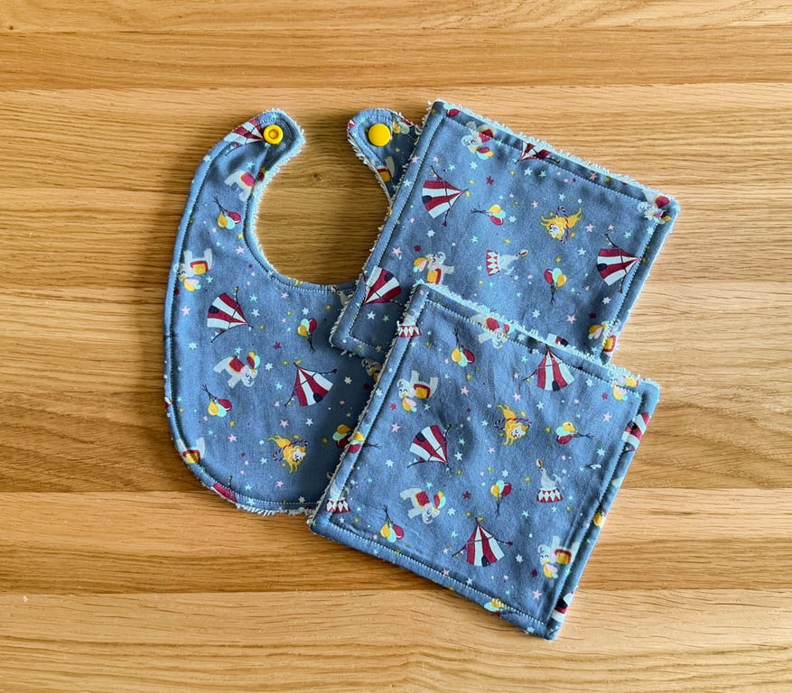 Newborn Baby Boxed Gift Set-Bib & Matching Baby Wipes Bib-Circus Design-BGS22