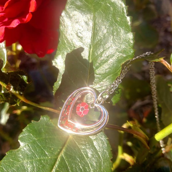 Elegant Red and White Flower in a Silver Heart Pendant Necklace